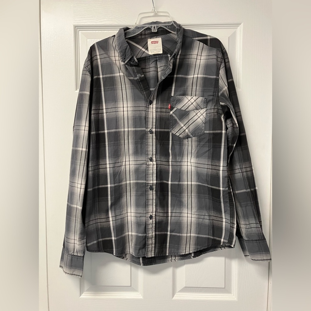 Men’s Levi, button-down plaid shirt, size large